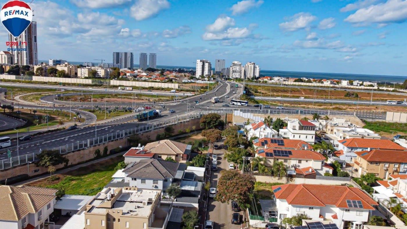 קוטג׳ דו־משפחתי שכונת ויצמן — תמונה 1